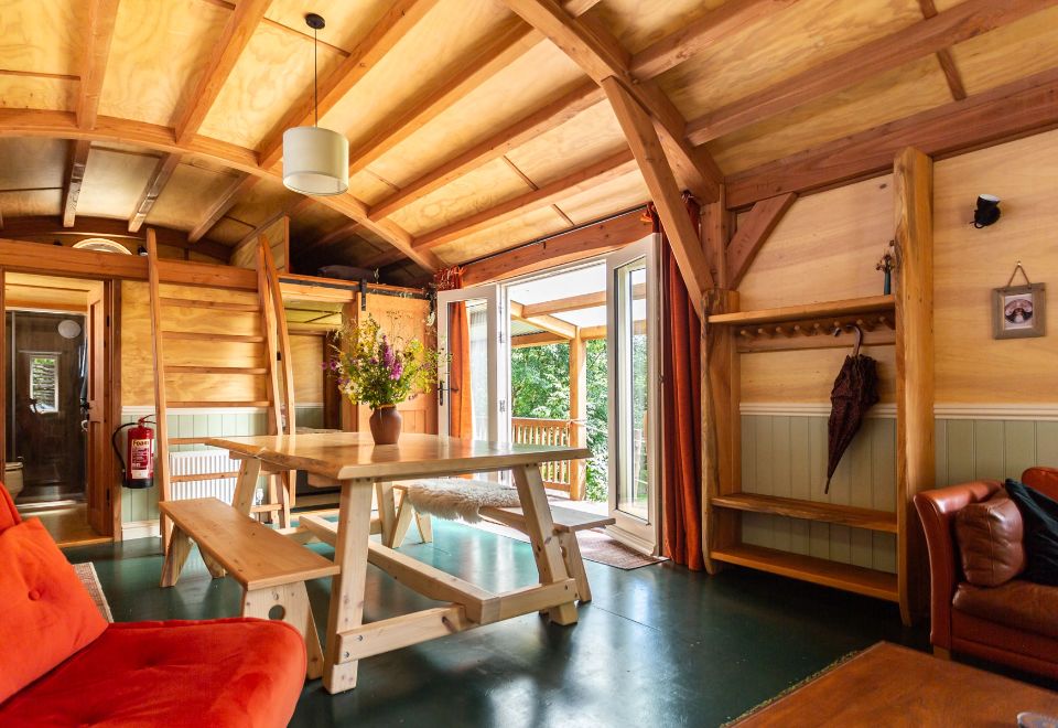 the-den-eco-friendly-timber-cabin-holiday-devon