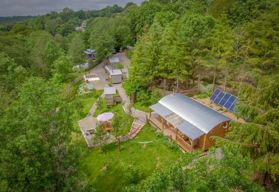 woodland-garden-eco-friendly-getaway-timber-cabins-devon
